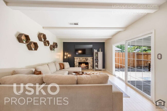 Building Photo - 8844 Garden Glen Way