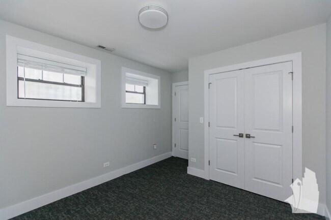 Building Photo - 2 bedroom in Chicago IL 60657