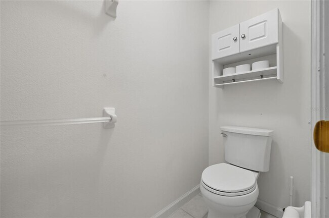 Building Photo - 6029 Lake Pointe Dr