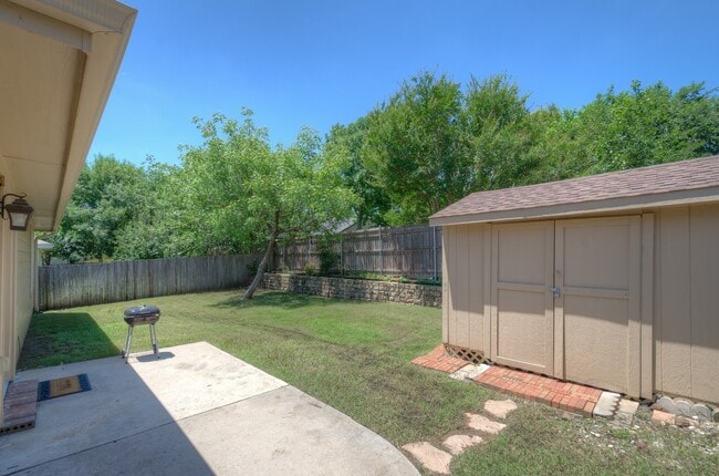 Building Photo - Updated 4 Bedroom 2 Bath home for Lease in...