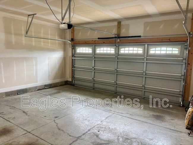 Building Photo - 114 Quail Hollow Dr
