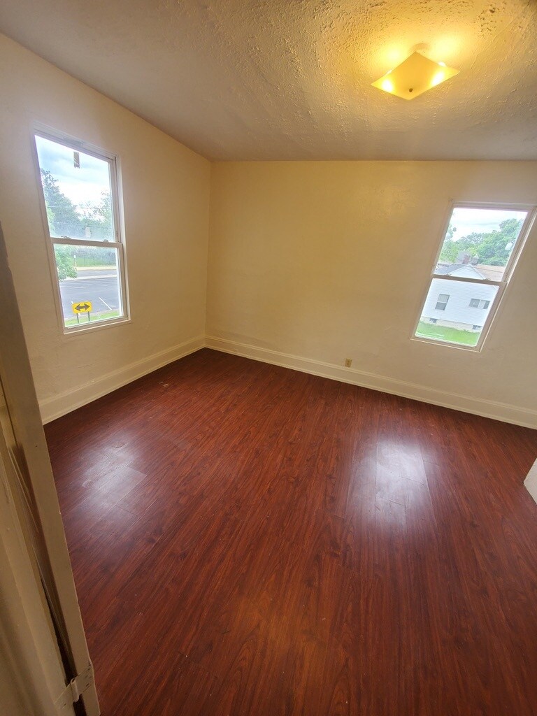 Building Photo - 370 Cole Ave