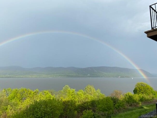 Building Photo - 729 Hewitt Ln