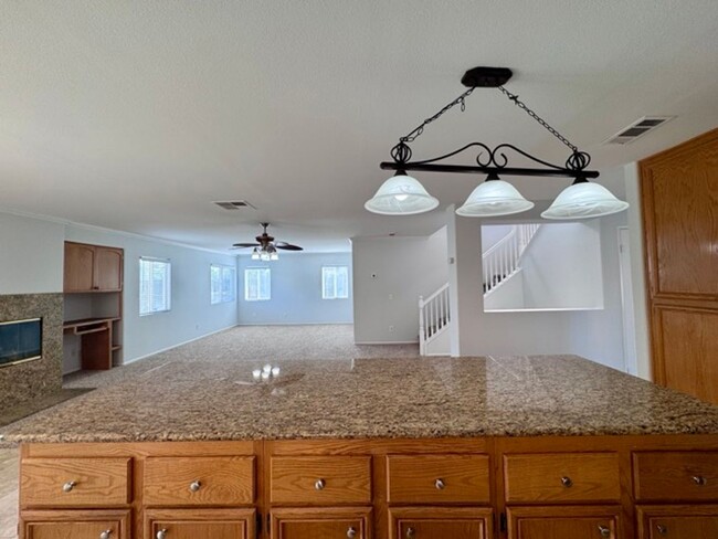Building Photo - Spacious 4 Bedroom Home with a loft AND bo...