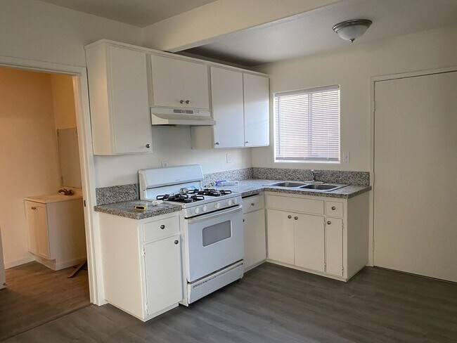 Building Photo - 207 E Sequoia Ave