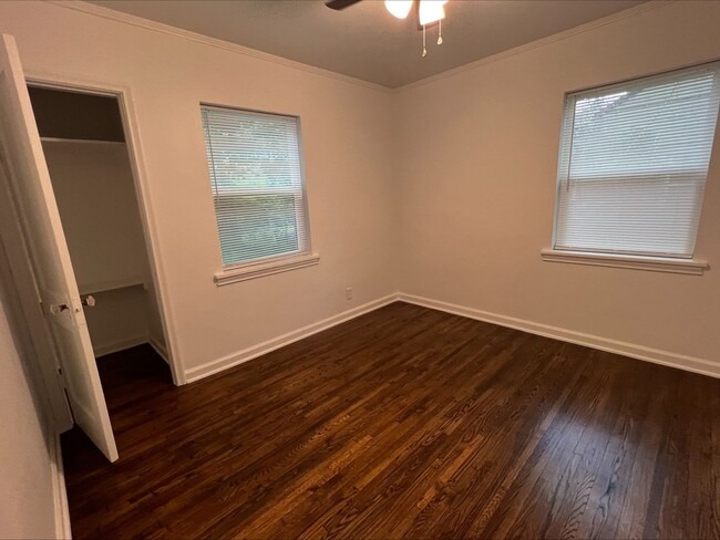 Building Photo - Beautiful Two Bedroom, One Bath Ready For ...