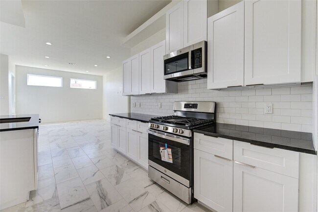 Building Photo - 2914 El Fenice Ln