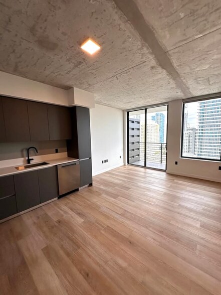 Building Photo - 439 SW 3rd Ave