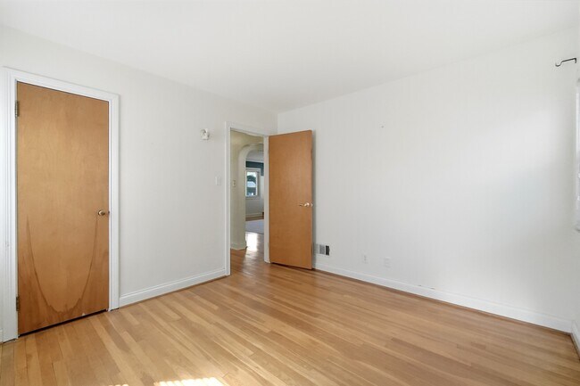 Building Photo - 908 Shroyer Rd