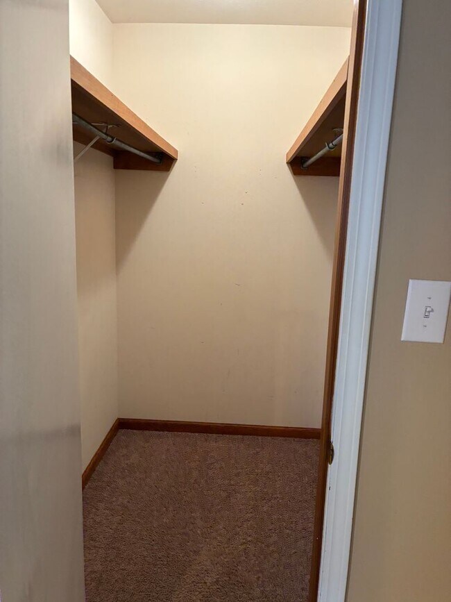 Building Photo - 2709 Oak Meadow Pl