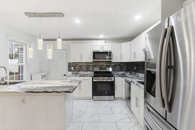 Building Photo - 16 Floyd St