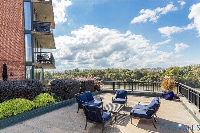 Building Photo - 4940 Old Main St