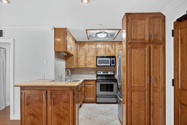 Building Photo - Spacious Marina District 1BR Condo with Modern Upgrades & Parking