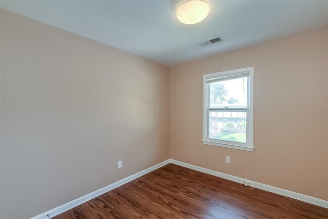 Building Photo - 1439 Townley Dr