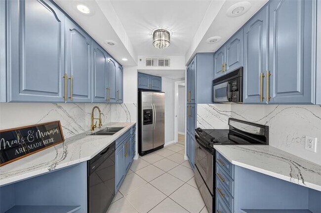 Building Photo - 20185 E Country Club Dr