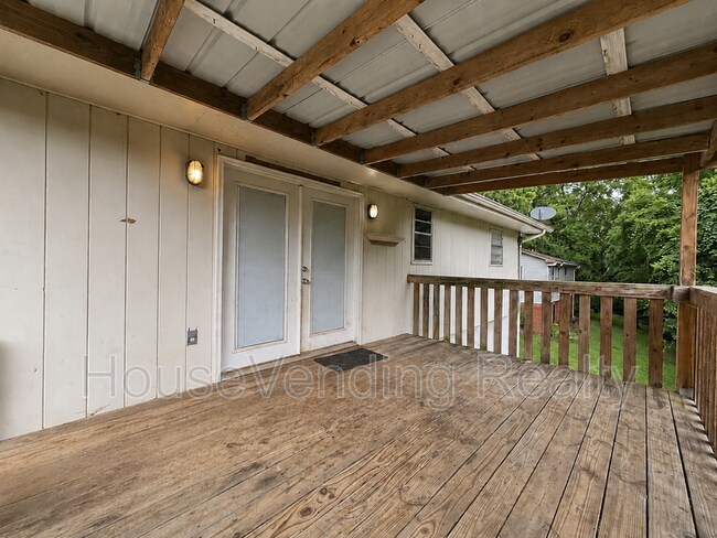 Building Photo - 2214 Highland Rd