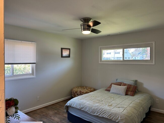 Building Photo - Spacious 4BR + Bonus Room – Available May 10! Regency Area!