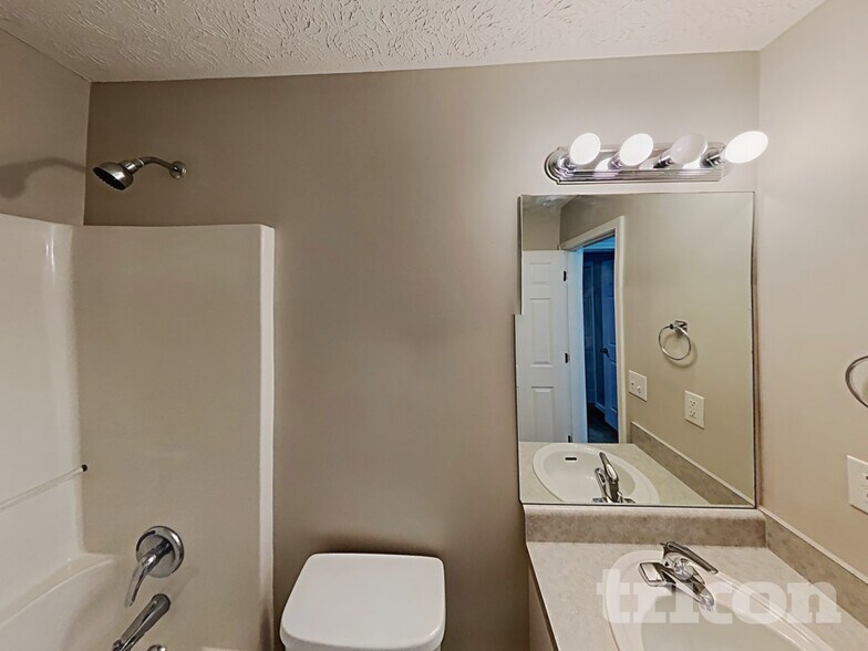 Building Photo - 94 Oakview Dr