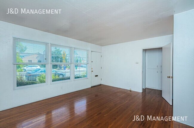 Building Photo - 2231 Meade Ave