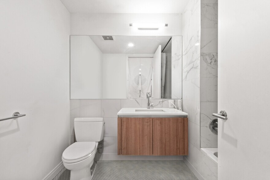 Building Photo - 160 1st St