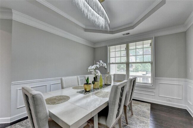 Building Photo - 6035 Ashborough Park