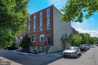 Building Photo - 2822 Ogden St