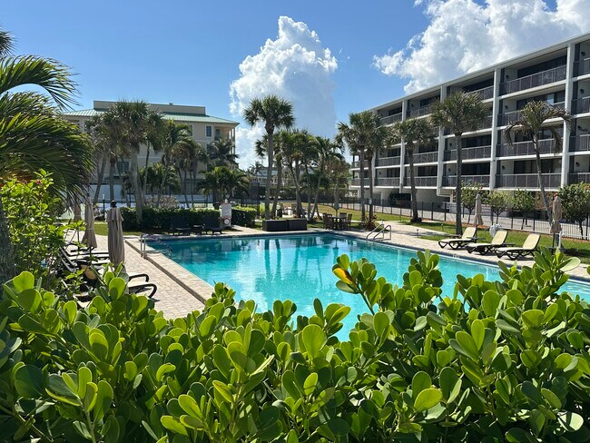 Building Photo - 4141 Ocean Dr