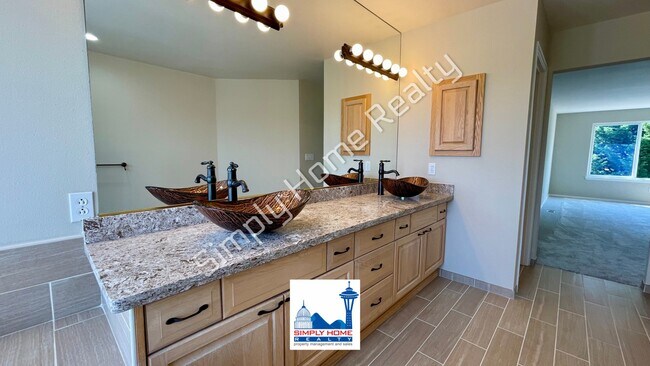 Building Photo - Step Inside this beautiful Home in Tacoma!