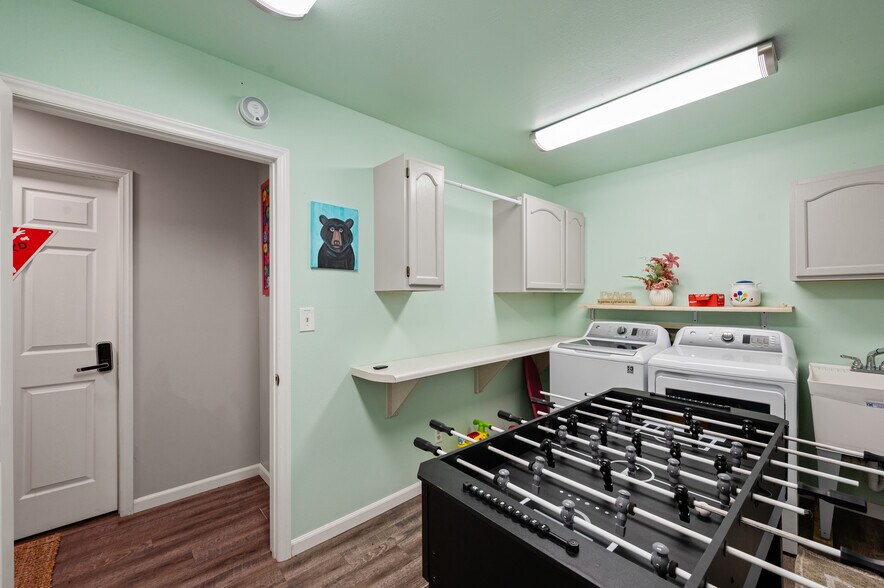 Building Photo - 930 Hideaway Hills Cir