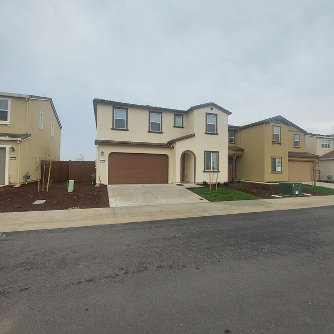 Building Photo - Newer Lennar built 4 Bedroom, 3 full bath ...