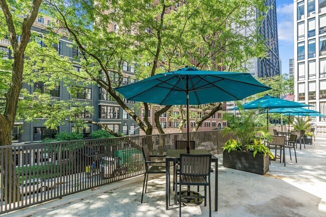 Building Photo - 200 E Delaware Pl