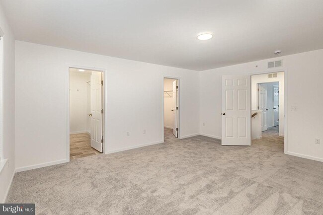 Building Photo - 7841 Briarwood Dr