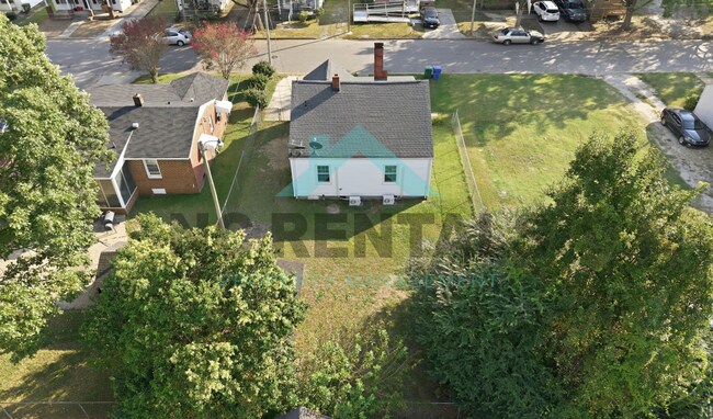 Building Photo - 1309 Carolina St E