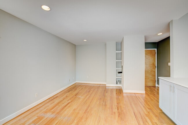 Building Photo - One-Bedroom in Adams Morgan! Parking Spot ...