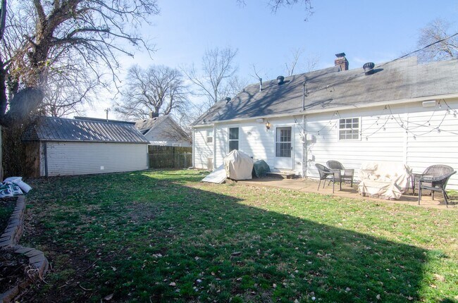Building Photo - Beautiful home in Hillsboro Village