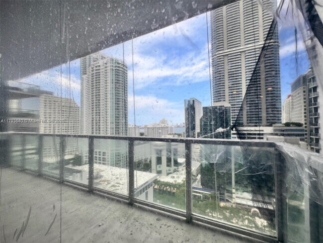 Building Photo - 1060 Brickell Ave