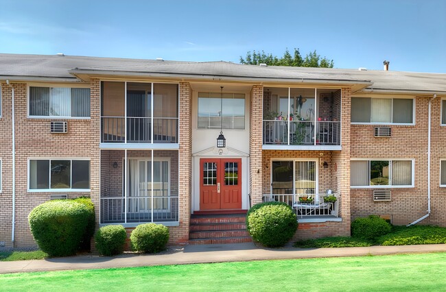 Primary Photo - Clover Park Apartments