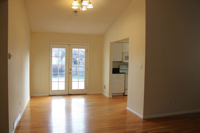 Building Photo - Lovely Three Bedroom Home Near Troutman Park