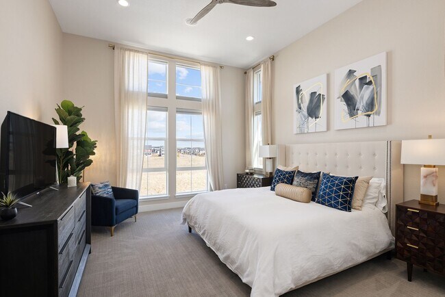 Building Photo - 6 Bedroom 5.5 Bathroom Single Family Home ...