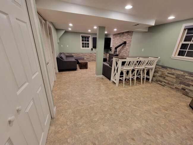 Building Photo - 42 Forest Dr