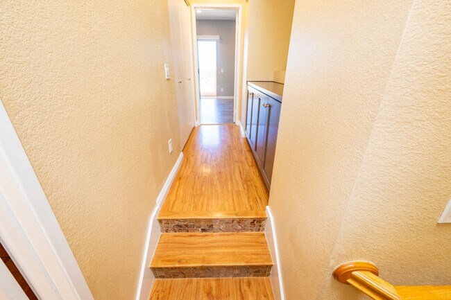 Building Photo - 2BR/2.5BA Townhome with garage - READY NOW!