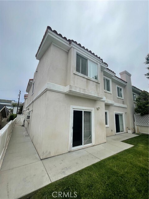 Building Photo - 413 N Elena Ave