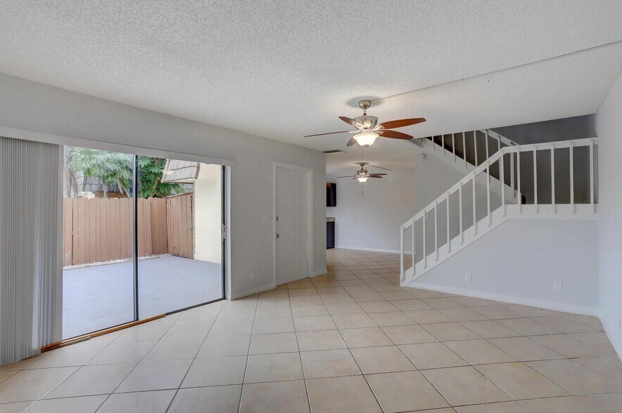 Building Photo - 744 Springdale Cir