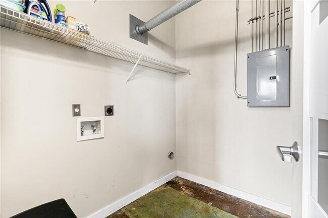 Building Photo - 426 Marietta St NW