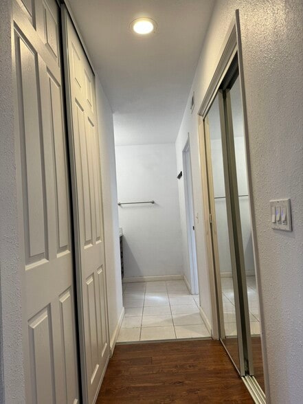 Building Photo - 575 Villa Real