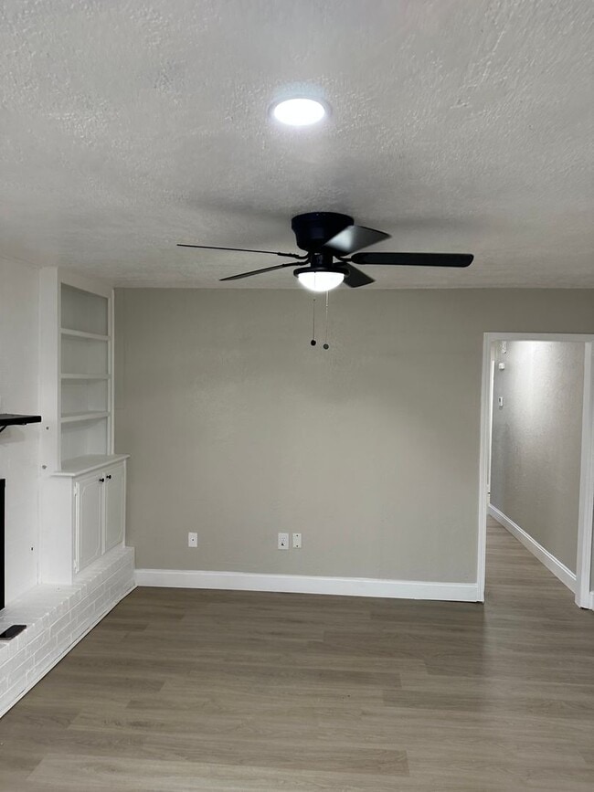 Building Photo - East side! Updated! Granite counter tops! Hard surface flooring throughout!