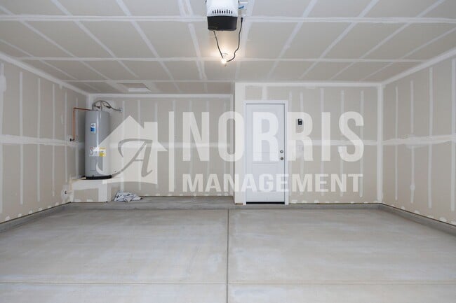 Building Photo - Brand New Beautiful Large Single Story Home
