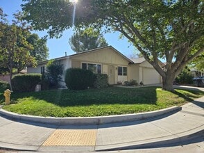 Building Photo - RECENTLY BEAUTIFULLY RENOVATED 4 BEDROOM 2...