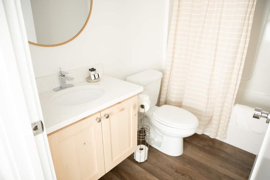 Building Photo - 2025 Loretta Parker Lane