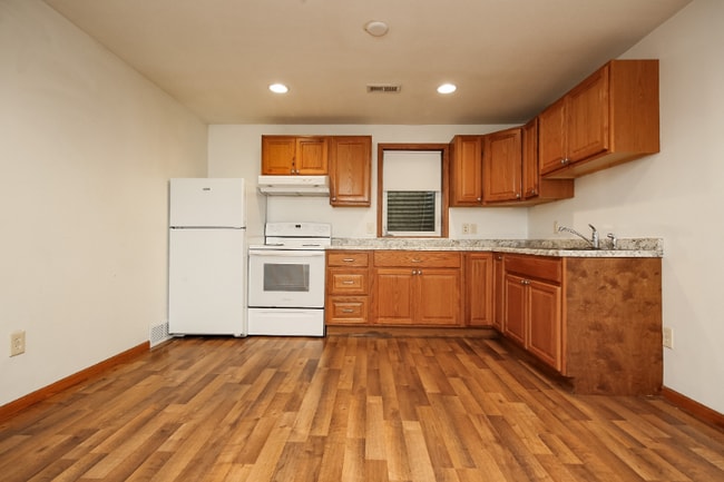 Building Photo - 808 S Grange Ave